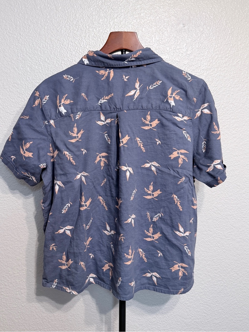 Kuhl Elsie Short Sleeve Nature Pattern Tie Front Button Down Shirt - Women's XL - Picture 3 of 5